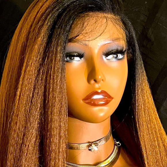 ⭐️⭐️BEAUTIFUL SYNTHETIC HAIR WIG⭐️⭐️ - Picture 2 of 8
